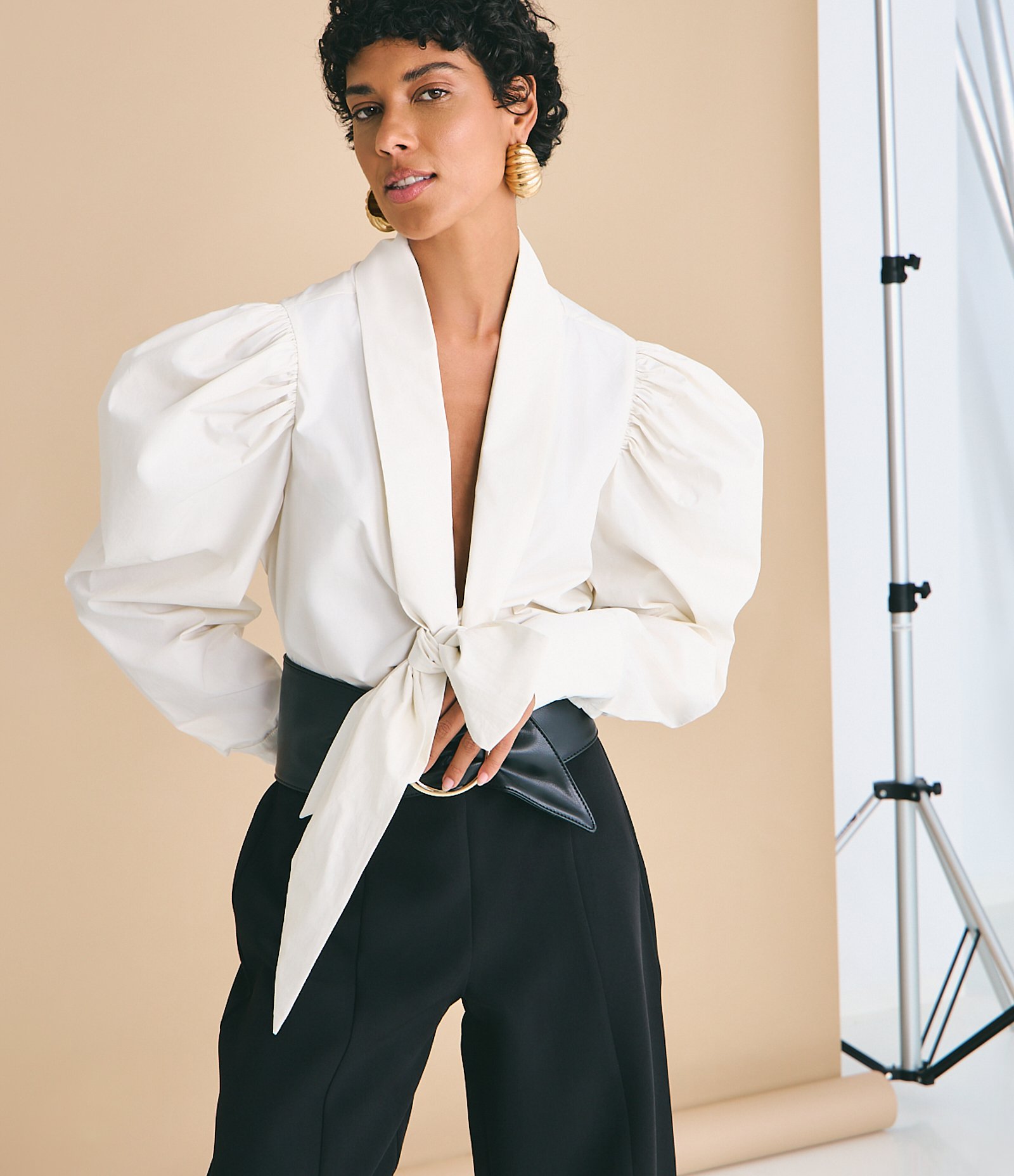 Blusa Oversized com Mangas Bufantes e Gola Laço Off White