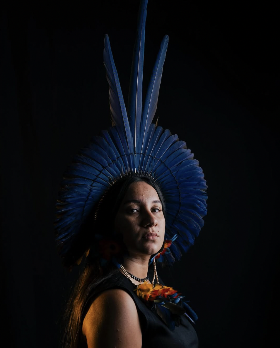 Complete Review: Inquietações de um Brasil contemporâneo