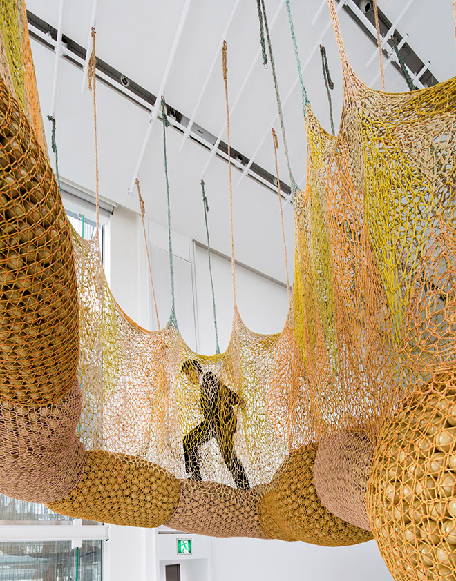 A criação sensorial de Ernesto Neto: Arte e Natureza Interligadas