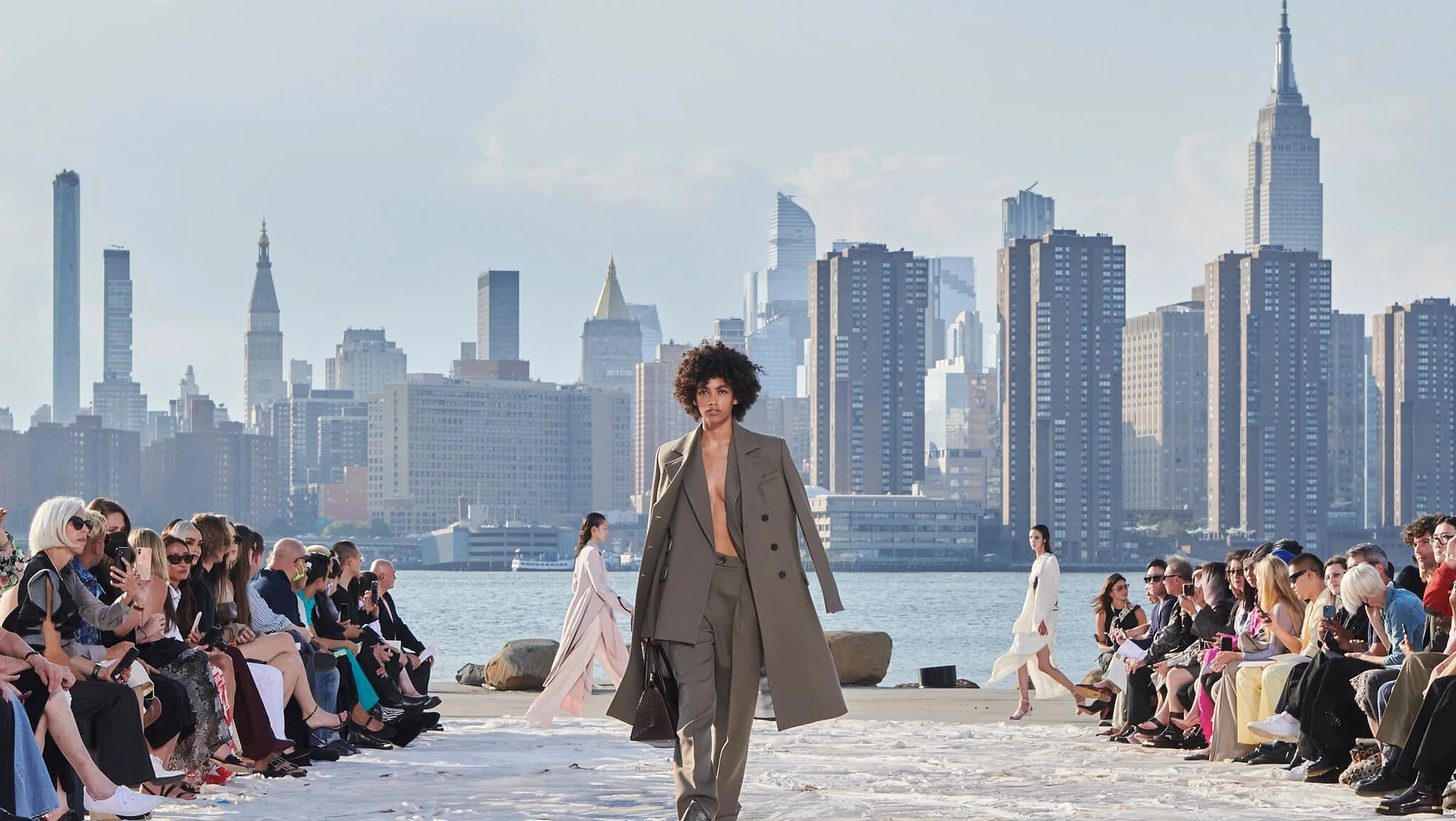 Maurício Duarte e Isa Isaac Silva na NYFW