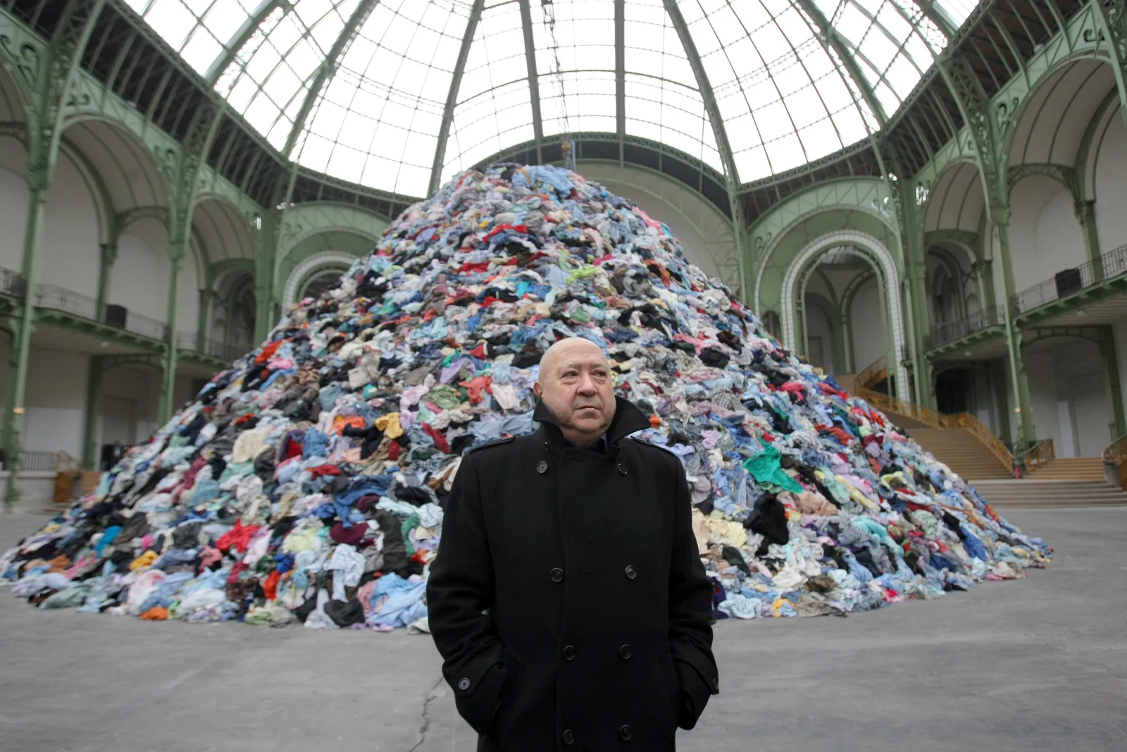 Christian Boltanski: Roupa de gente nenhuma 